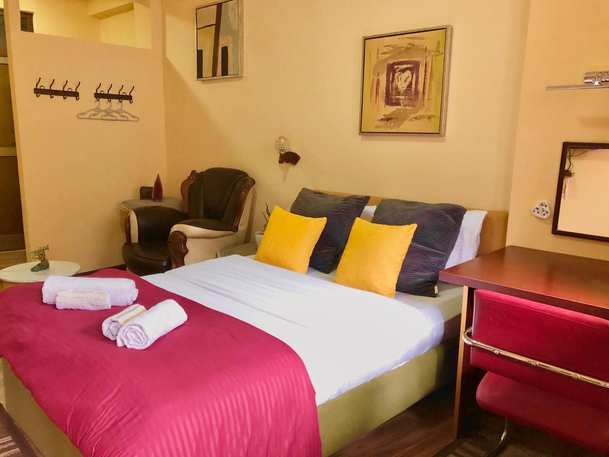Urban Boutique Hotel Pristina Extérieur photo