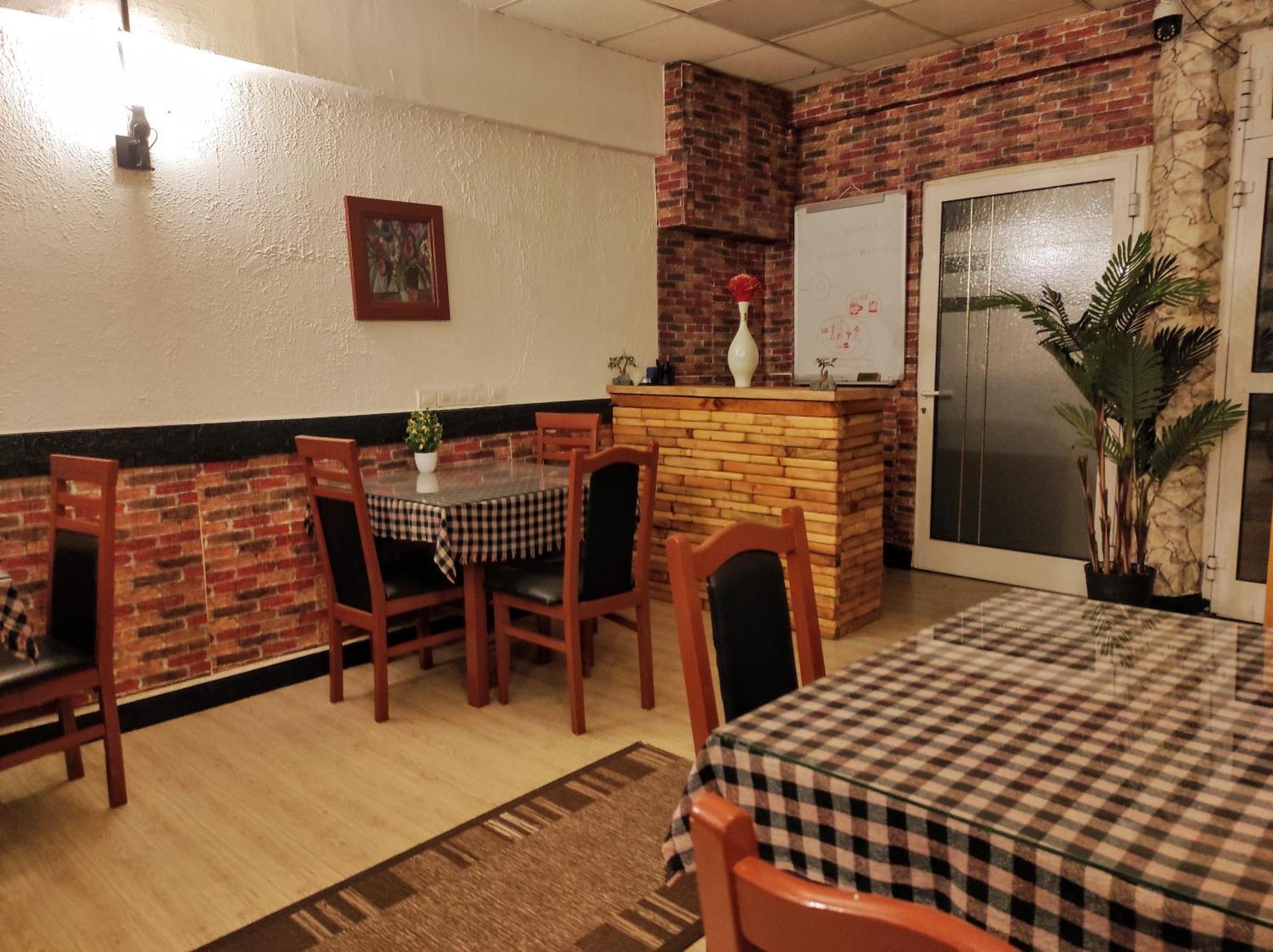 Urban Boutique Hotel Pristina Extérieur photo