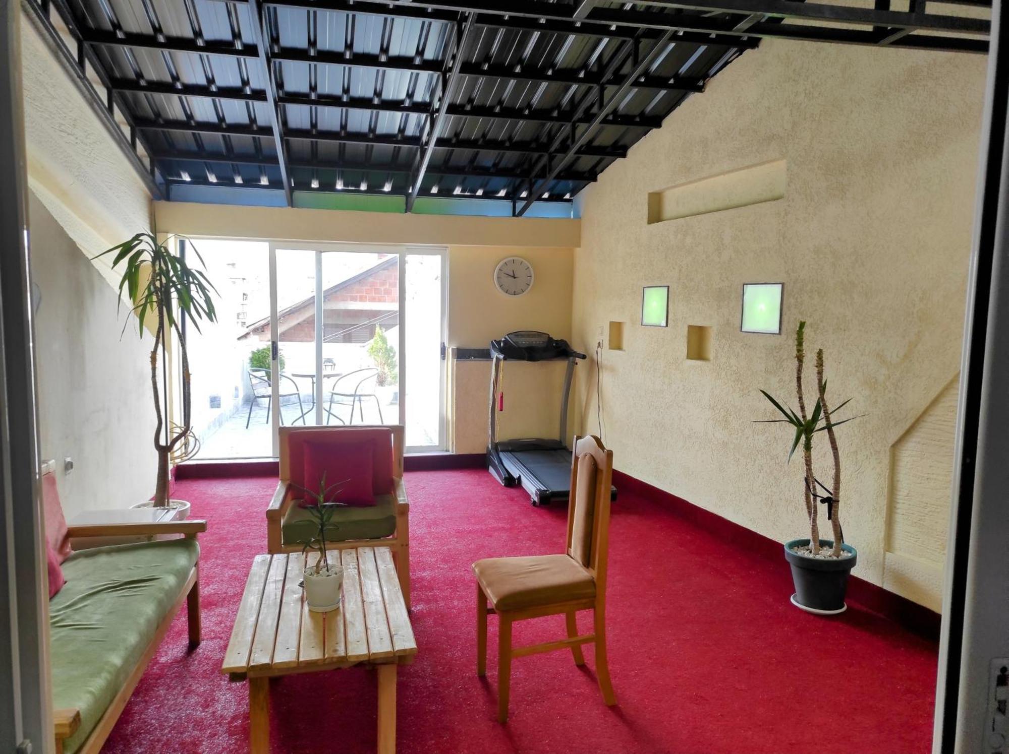 Urban Boutique Hotel Pristina Extérieur photo